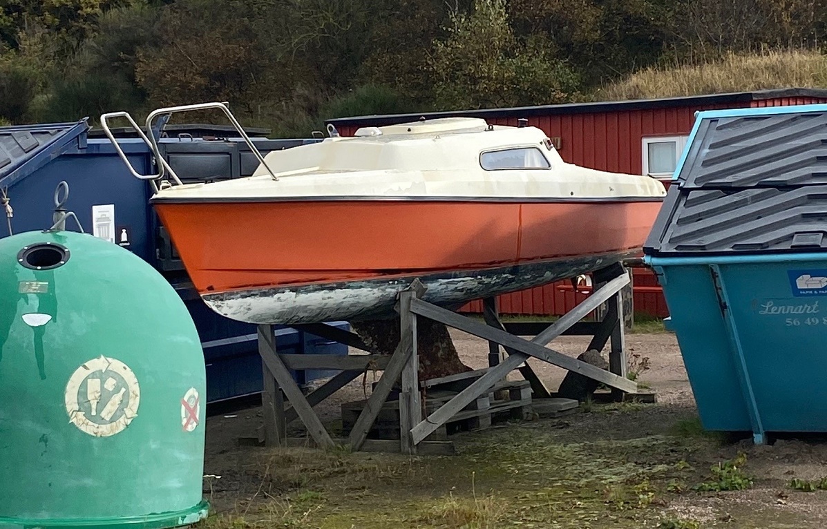 Efterladt båd i Hammerhavn - Ejer efterlyses.jpg